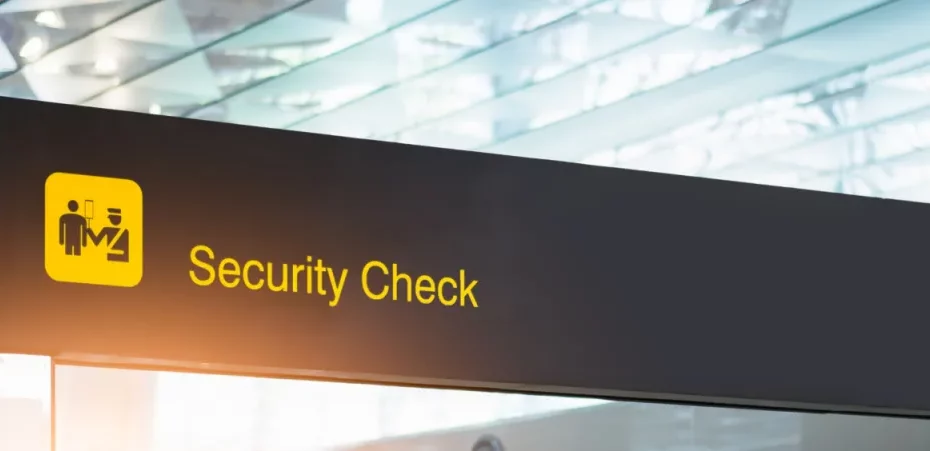 Lufthavnsskilt med teksten "Security Check"